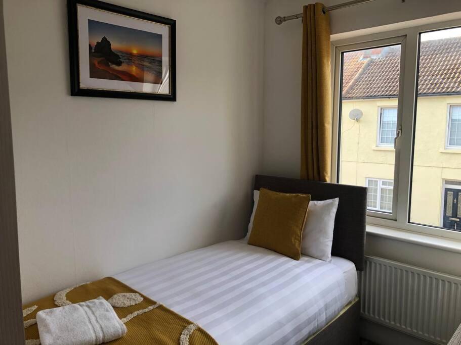 Edinburgh Street Home - Beautiful House With Free Parking And Wifi, Equipped With Comfy Furnitures Swindon Eksteriør bilde