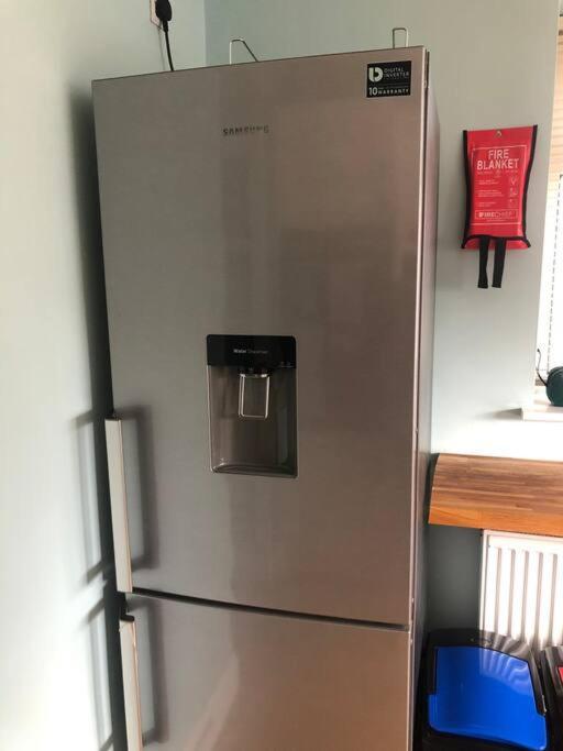 Edinburgh Street Home - Beautiful House With Free Parking And Wifi, Equipped With Comfy Furnitures Swindon Eksteriør bilde