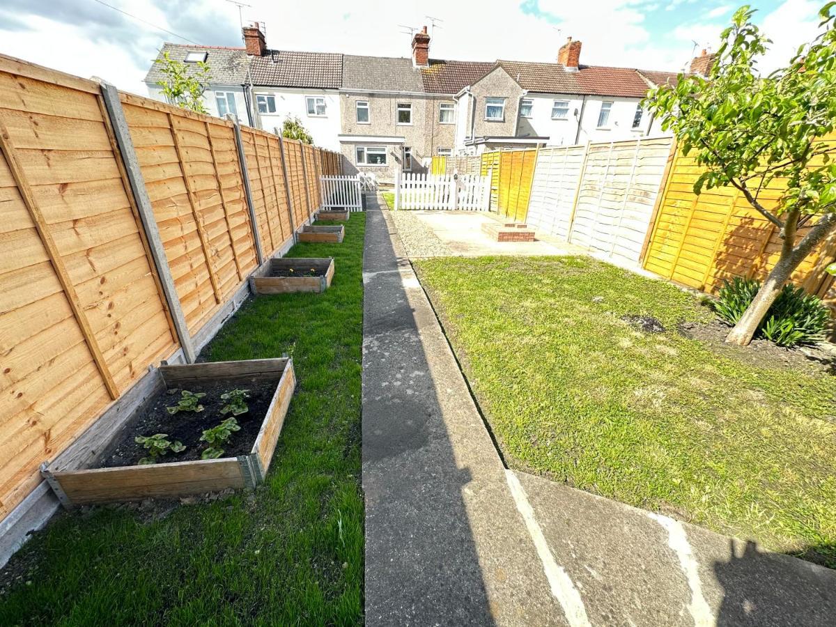 Edinburgh Street Home - Beautiful House With Free Parking And Wifi, Equipped With Comfy Furnitures Swindon Eksteriør bilde