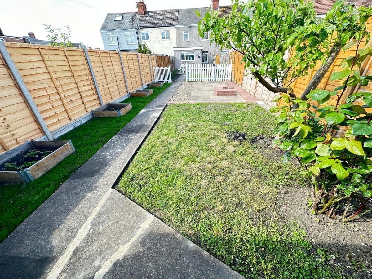 Edinburgh Street Home - Beautiful House With Free Parking And Wifi, Equipped With Comfy Furnitures Swindon Eksteriør bilde